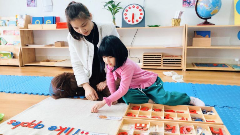 Phương pháp Montessori là gì? Hiểu đúng để áp dụng thành công cho con (0-6 tuổi)