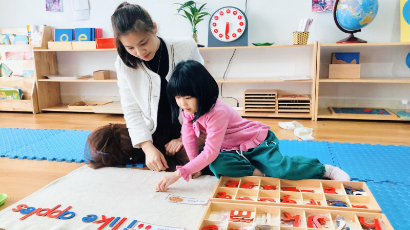 Phương pháp Montessori là gì? Hiểu đúng để áp dụng thành công cho con (0-6 tuổi)